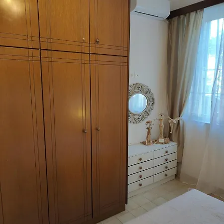 Laurel Lk In Near Airport Rhodes *