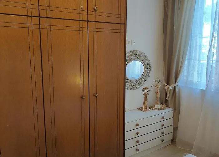 Laurel Lk In Near Airport Rhodes *